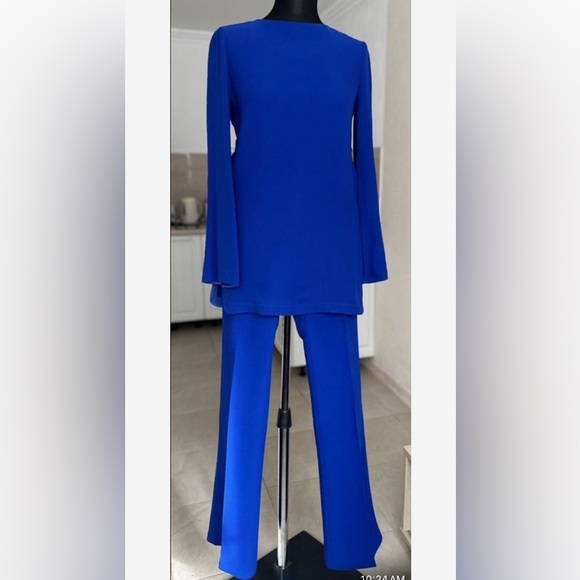 Elegant Gucci Blue Women's Suit - Picture 1 of 8